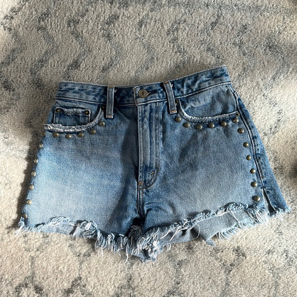 Abercrombie high rise studded shorts size 00